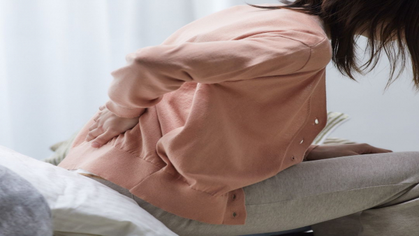 「腰痛は当たり前」にサヨナラ！介護職の職業病と予防のポイント